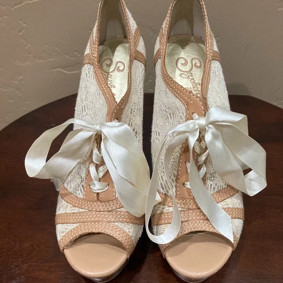 Seychelles Women's Harmony Wedge Peep Toe Pump, Natural, Size 7.5 - Picture 2 of 11